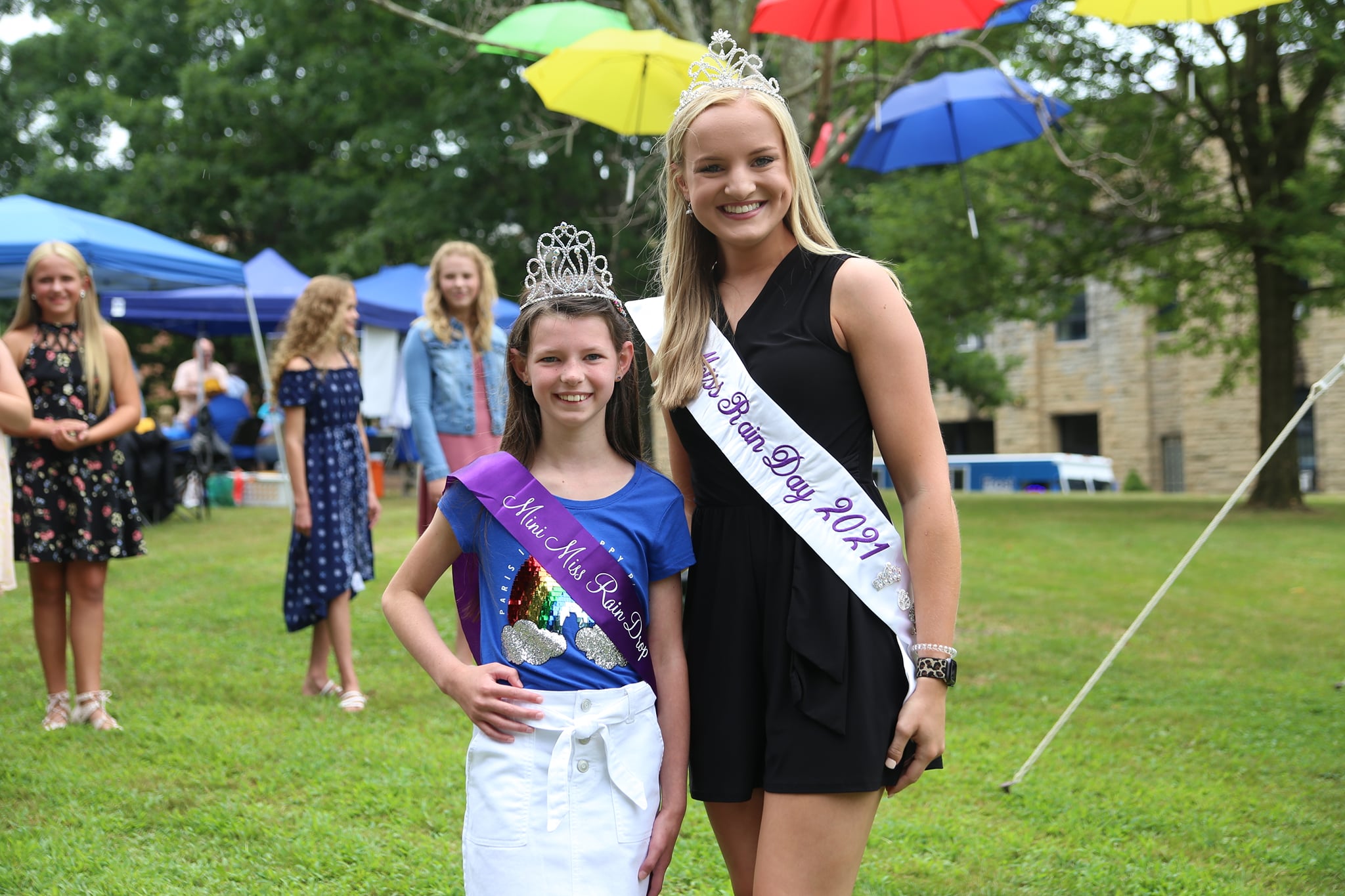 Miss Rain Day 2021 Emily Bennett with Mini Miss Rain Drop Payton Duncan. Photo by Rain Day Festival.